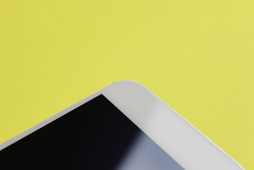 Reflexion auf dem Display mit Halo-Effekt