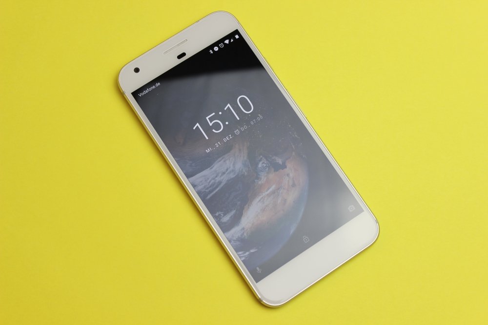 Das Pixel XL auf gelbem Grund