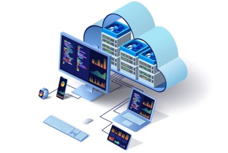 Cloud mit Servern, an die verschiedene digitale Geräte über Kabel oder Bluethooth verbunden sind