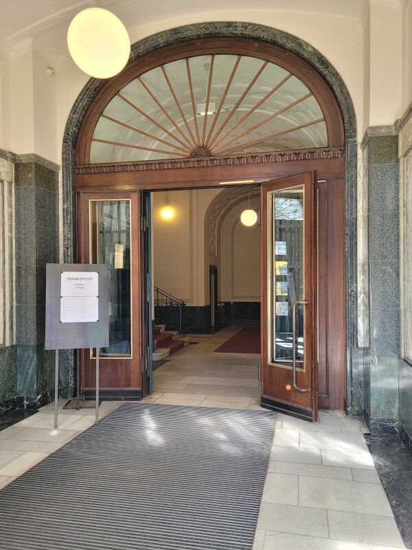 Eingangstür in die inovex Design Offices Berlin
